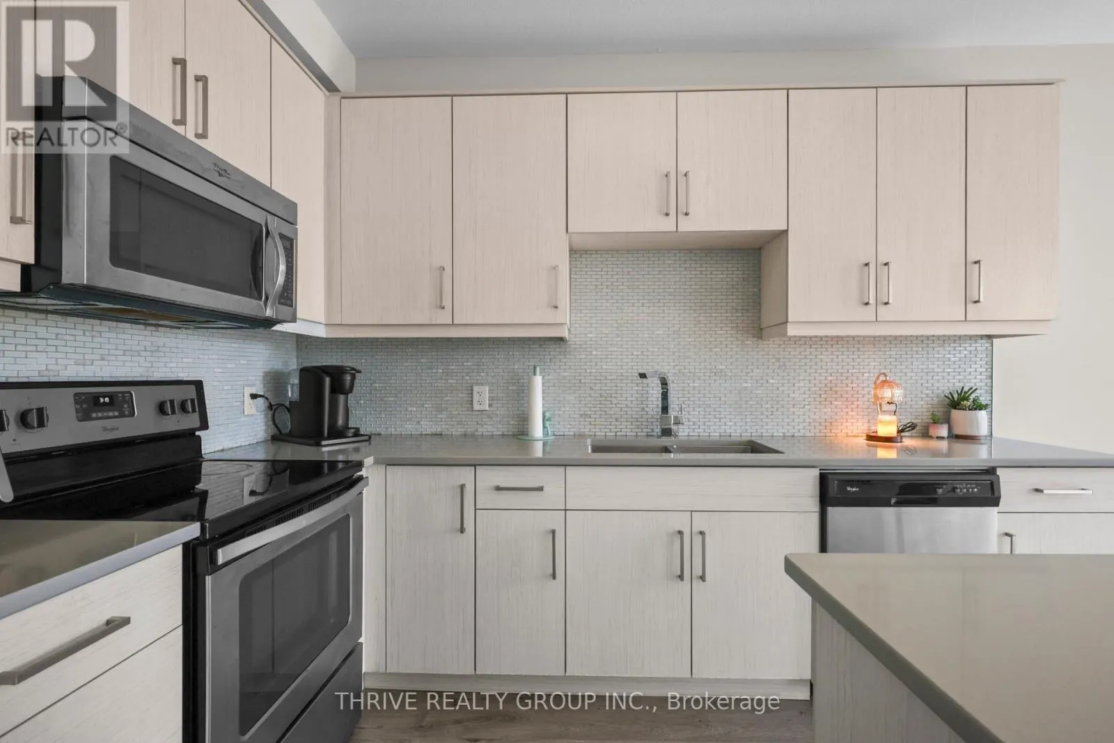 981 WEST VILLAGE SQUARE