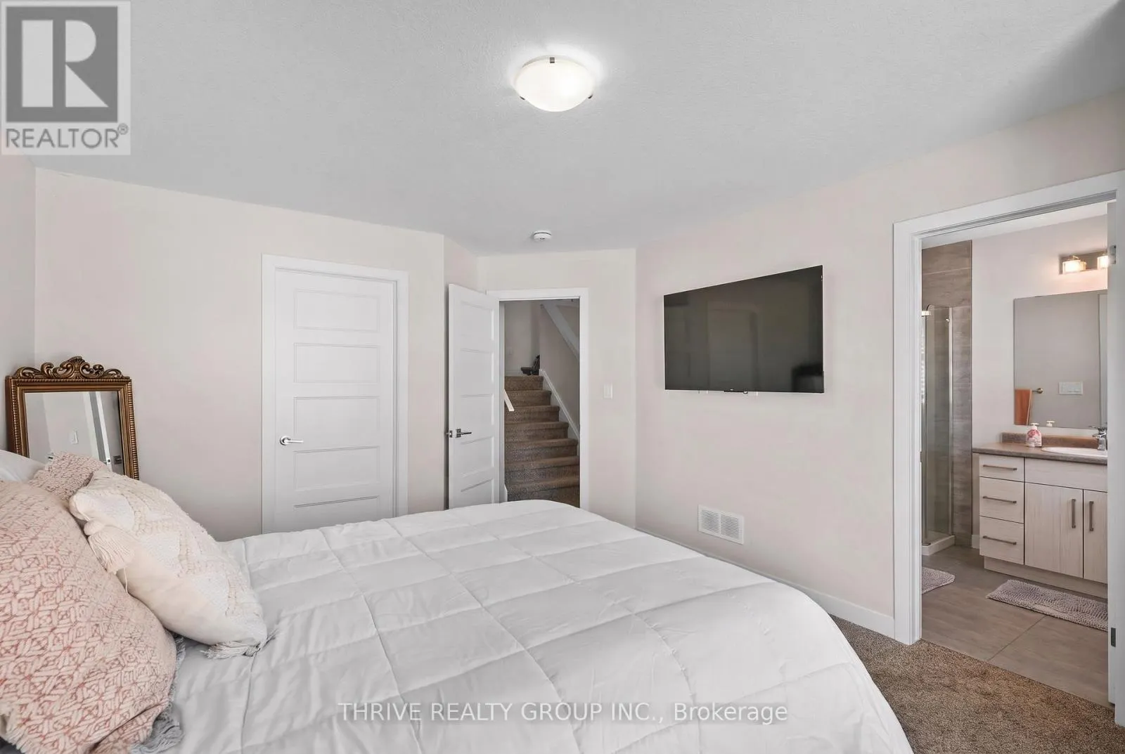 981 WEST VILLAGE SQUARE