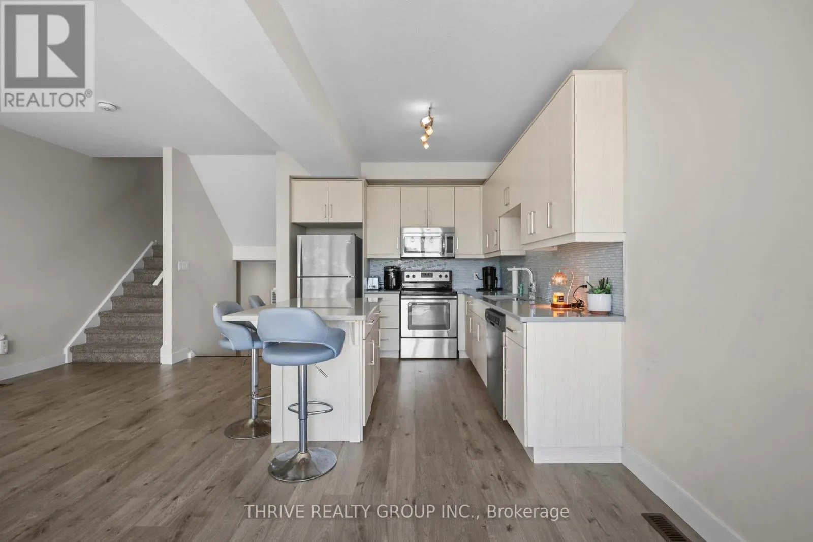 981 WEST VILLAGE SQUARE