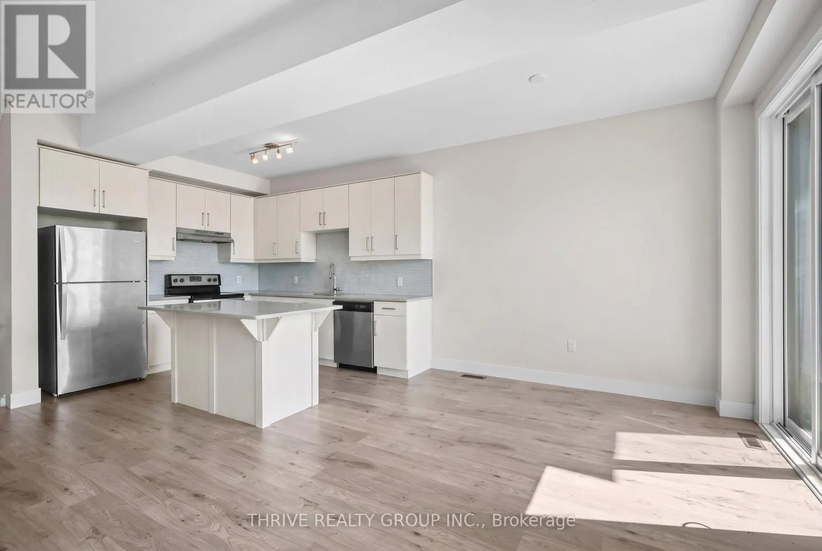 981 WEST VILLAGE SQUARE