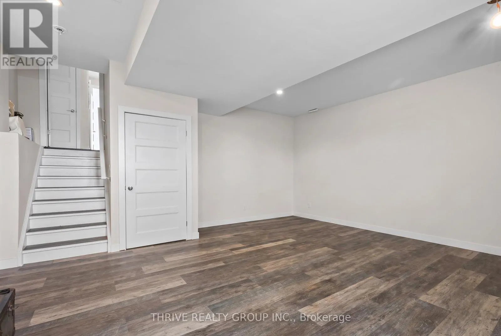 981 WEST VILLAGE SQUARE