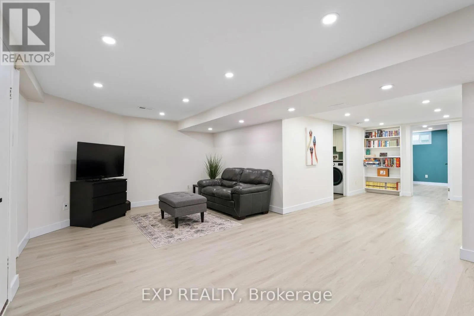 11 ROBERTA CRESCENT