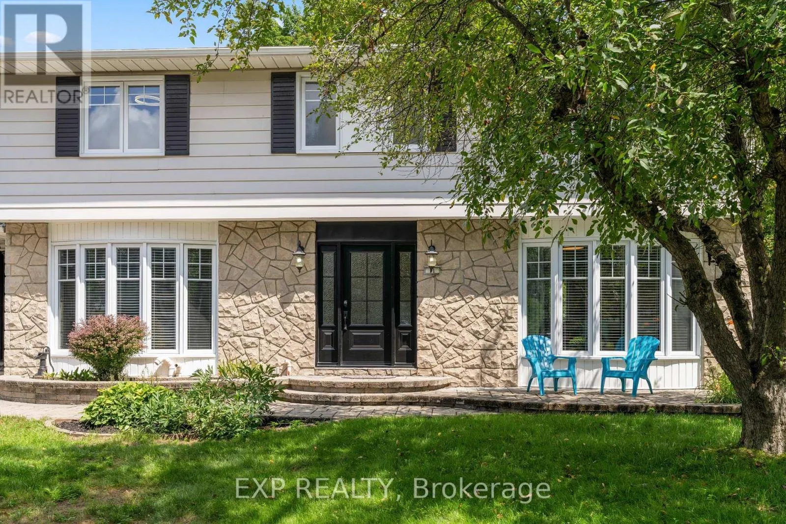 11 ROBERTA CRESCENT