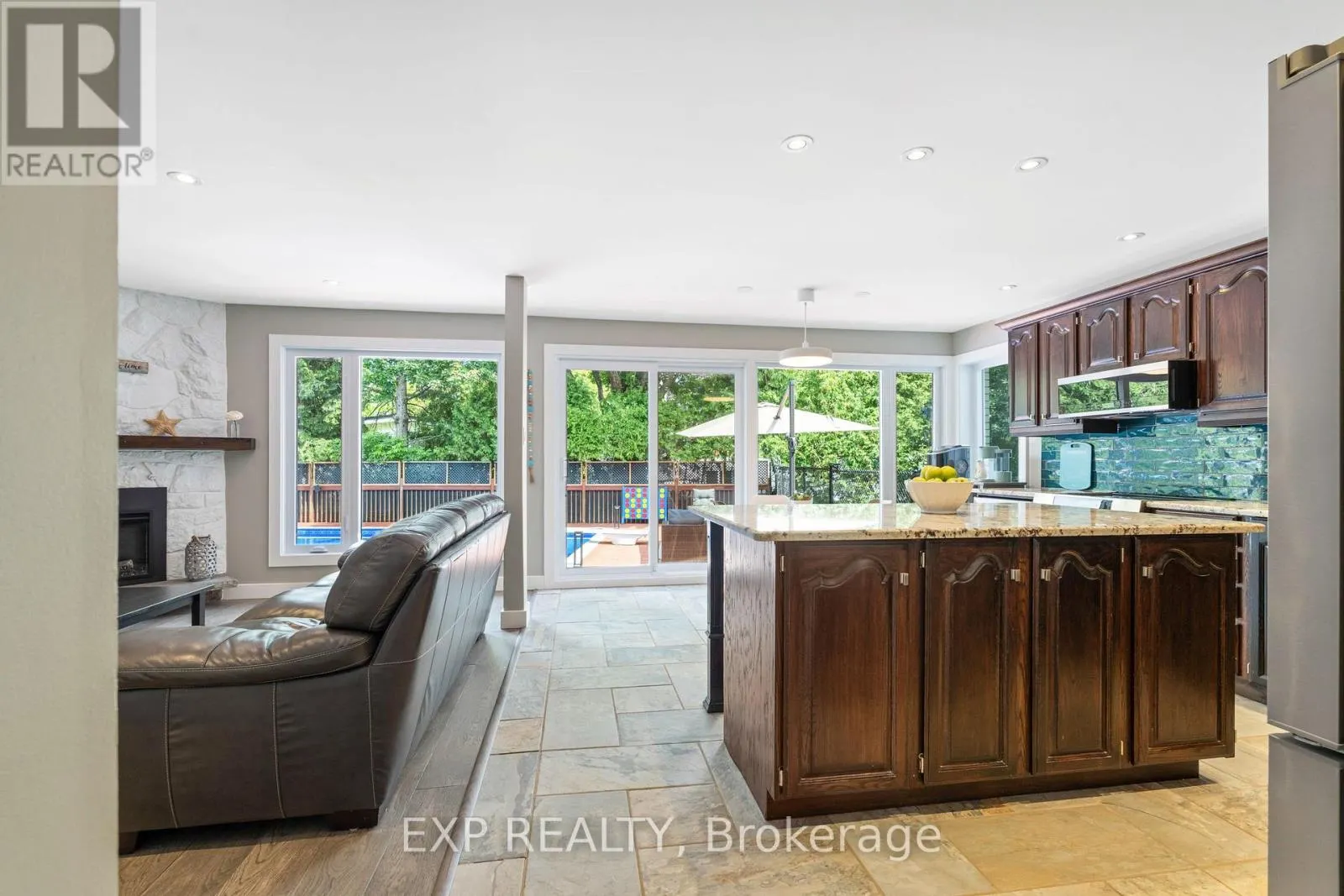 11 ROBERTA CRESCENT