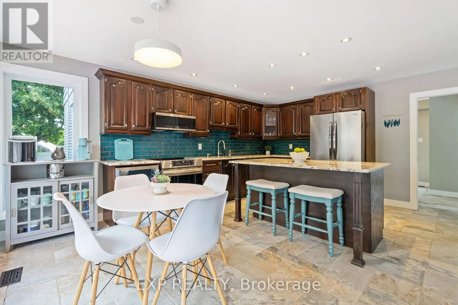 11 ROBERTA CRESCENT