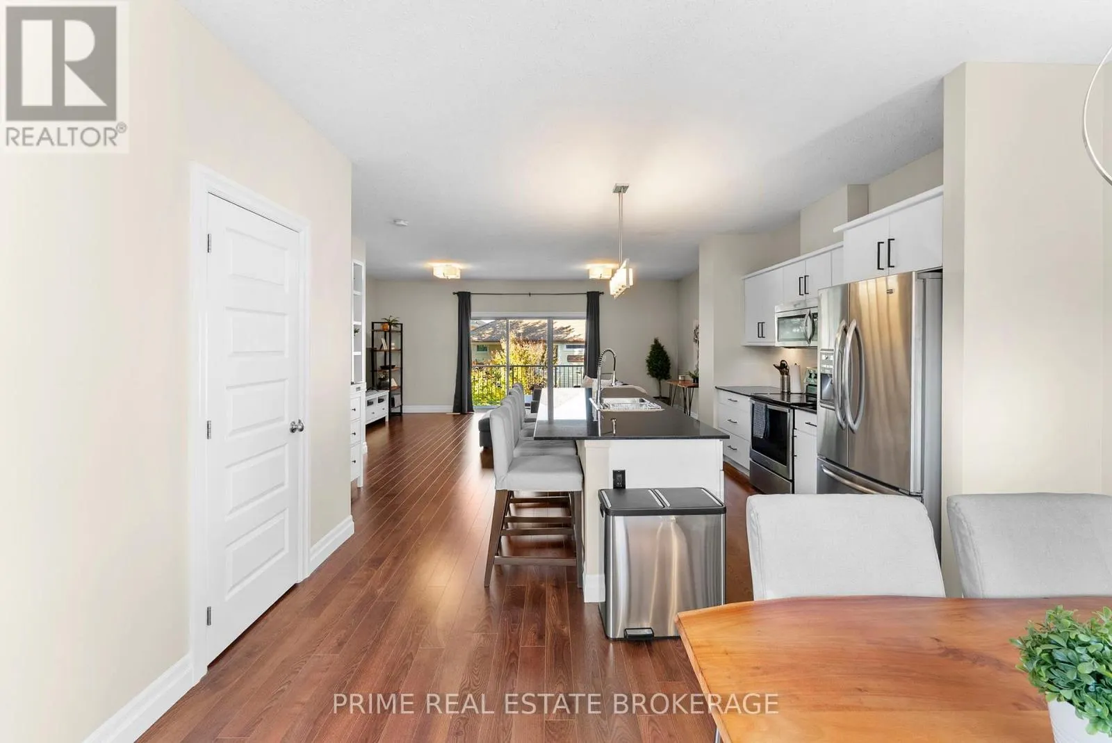 4 - 1850 BEAVERBROOK AVENUE #4