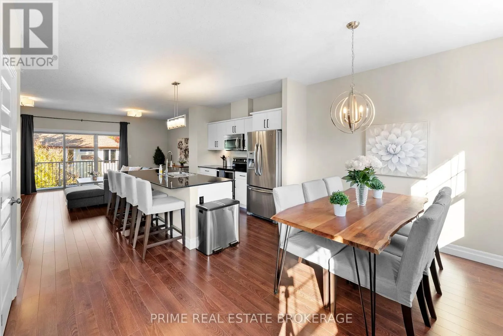4 - 1850 BEAVERBROOK AVENUE #4