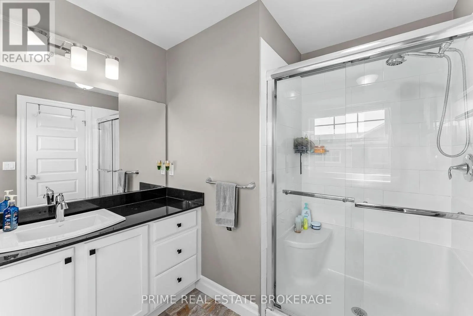 4 - 1850 BEAVERBROOK AVENUE #4
