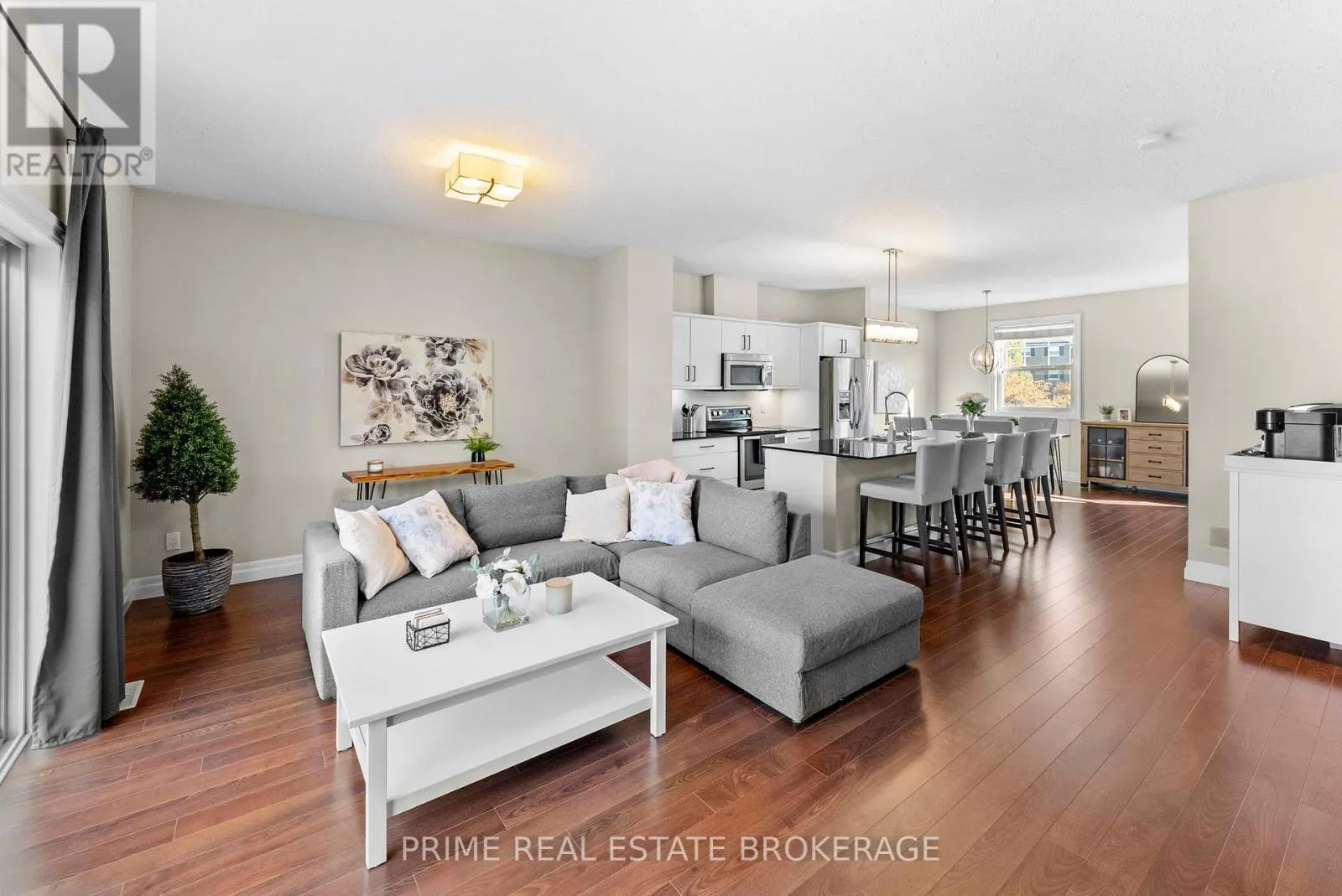 4 - 1850 BEAVERBROOK AVENUE #4