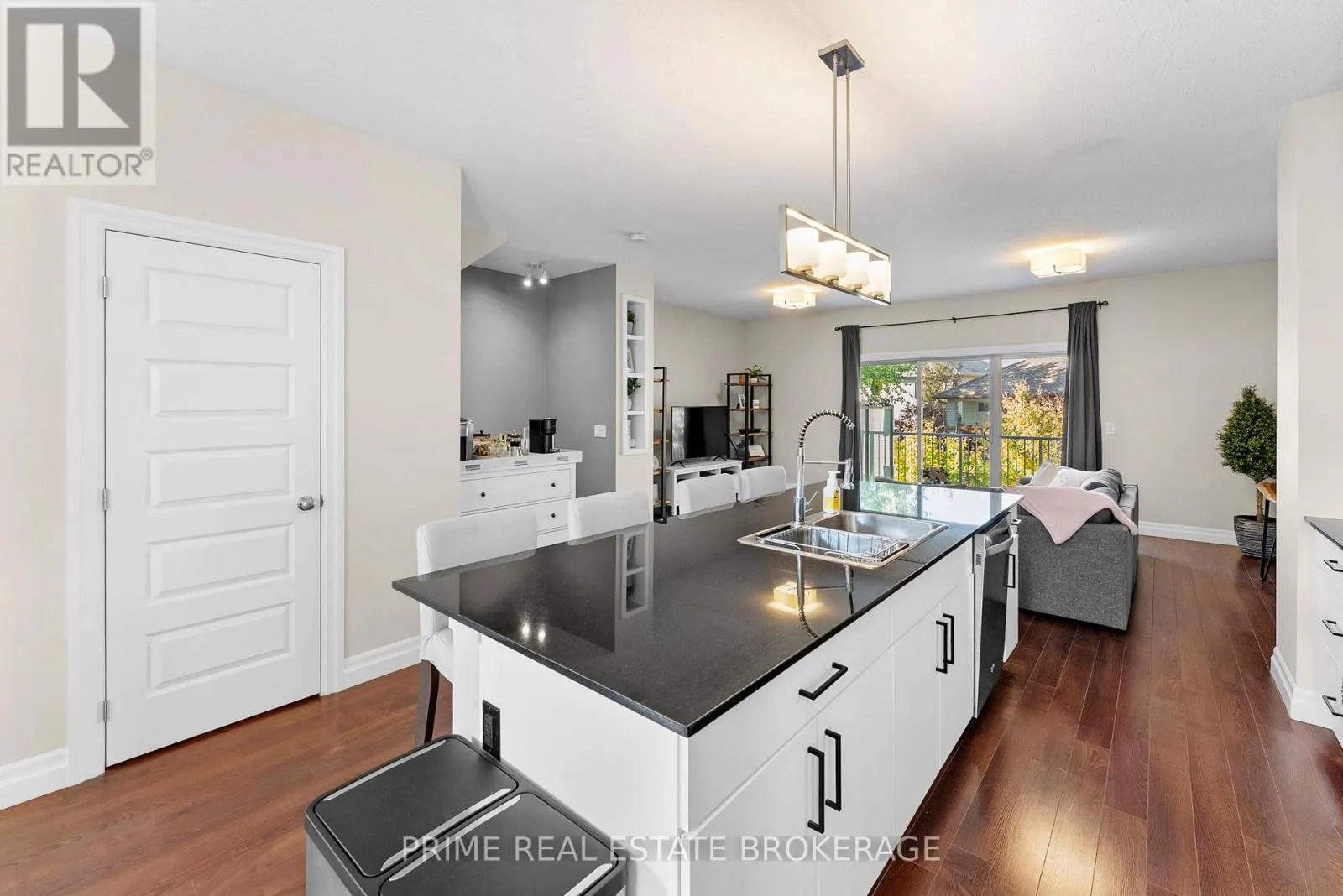 4 - 1850 BEAVERBROOK AVENUE #4