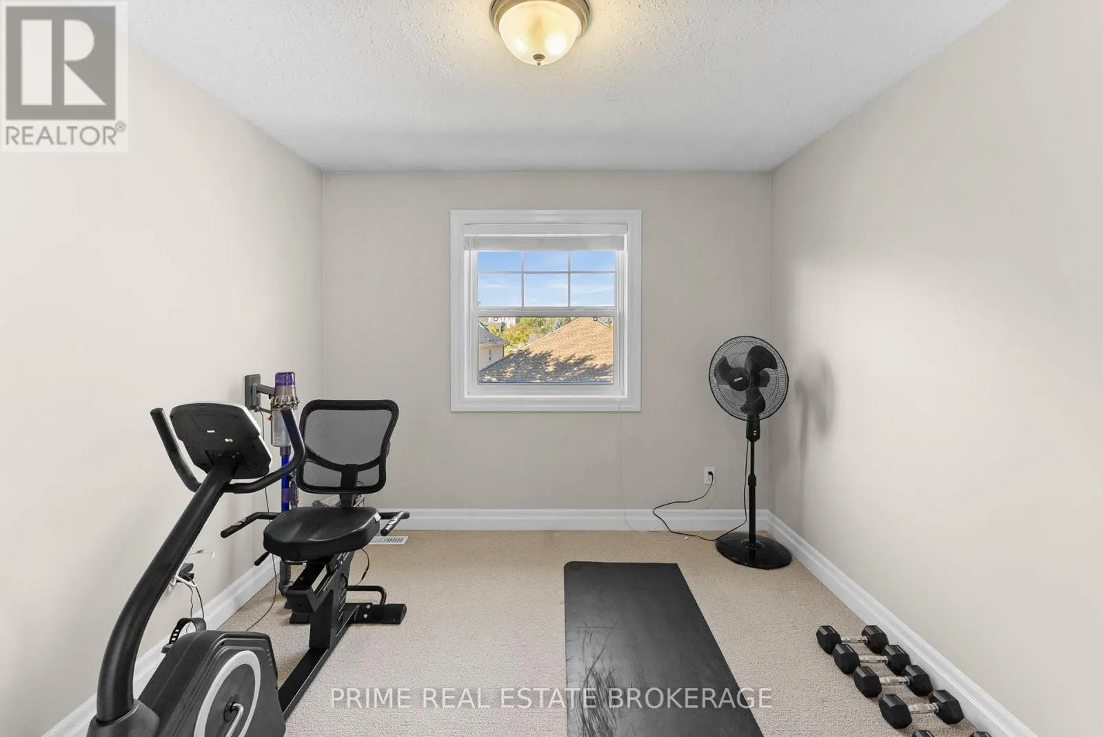 4 - 1850 BEAVERBROOK AVENUE #4
