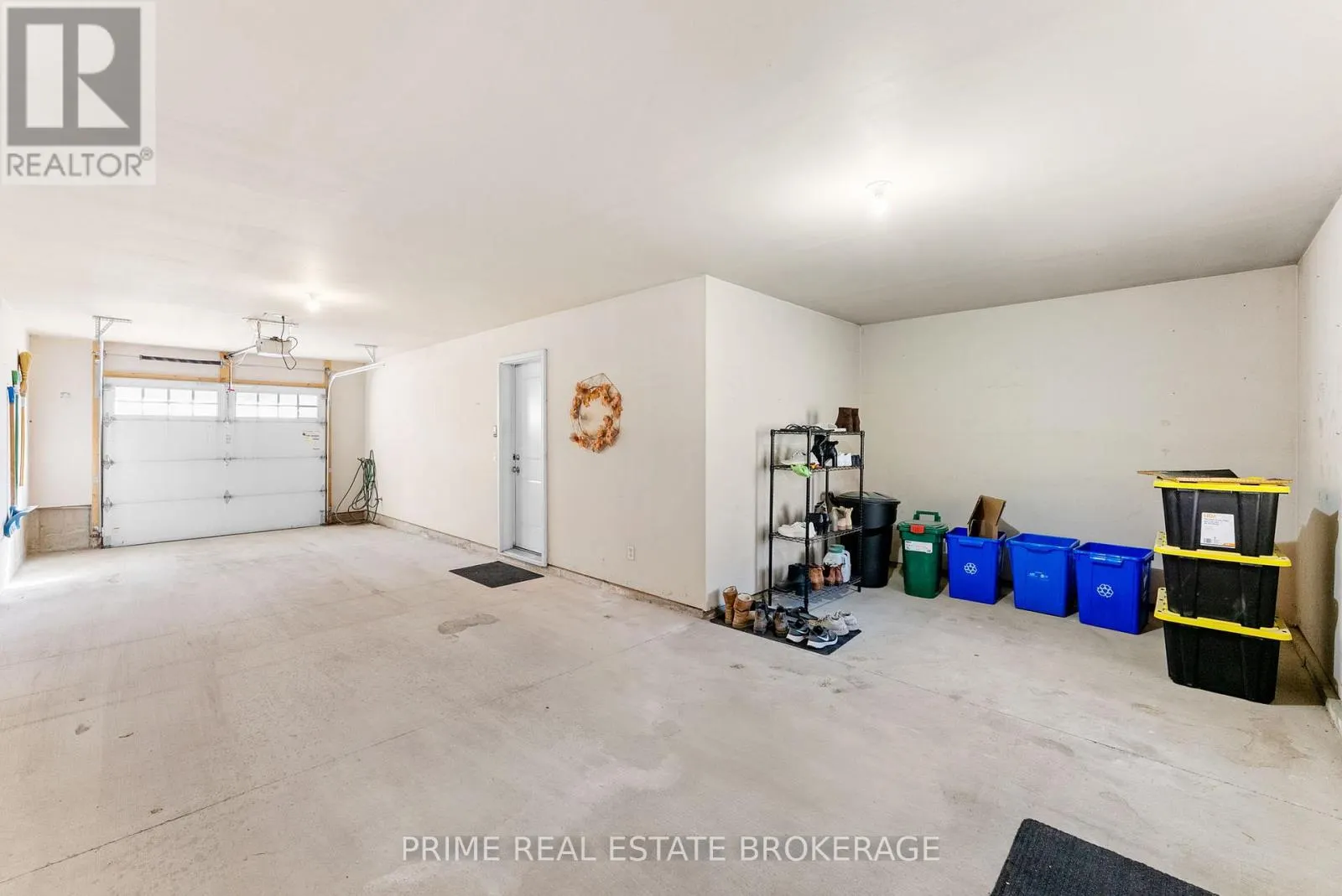 4 - 1850 BEAVERBROOK AVENUE #4
