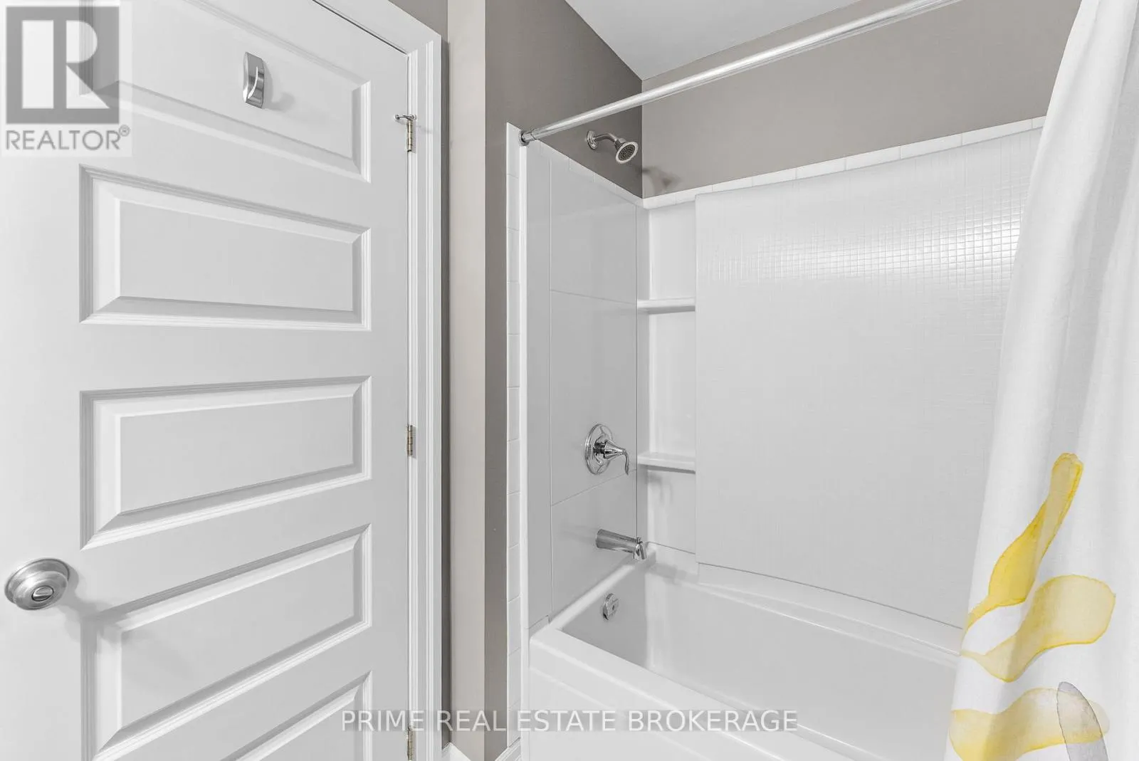 4 - 1850 BEAVERBROOK AVENUE #4