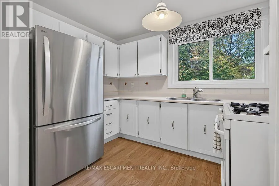 3 - 63 FONTHILL ROAD