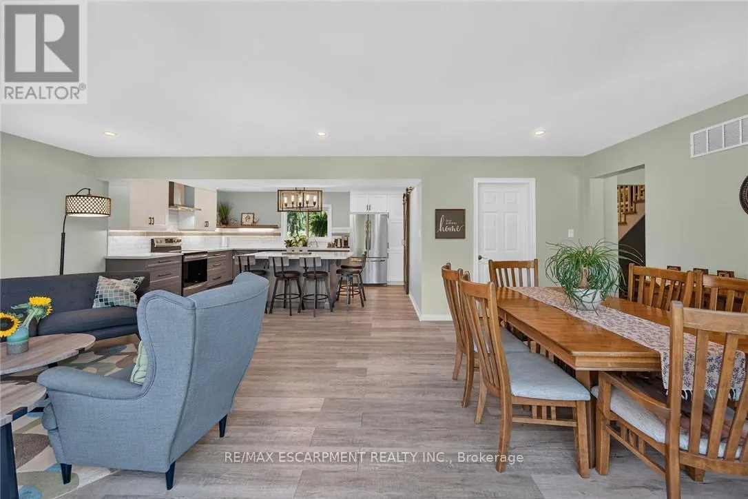 8105 LEEMING ROAD