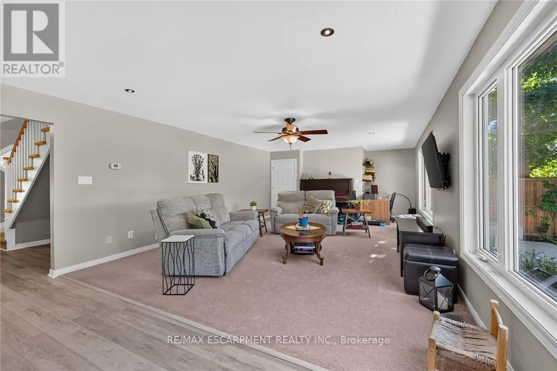 8105 LEEMING ROAD
