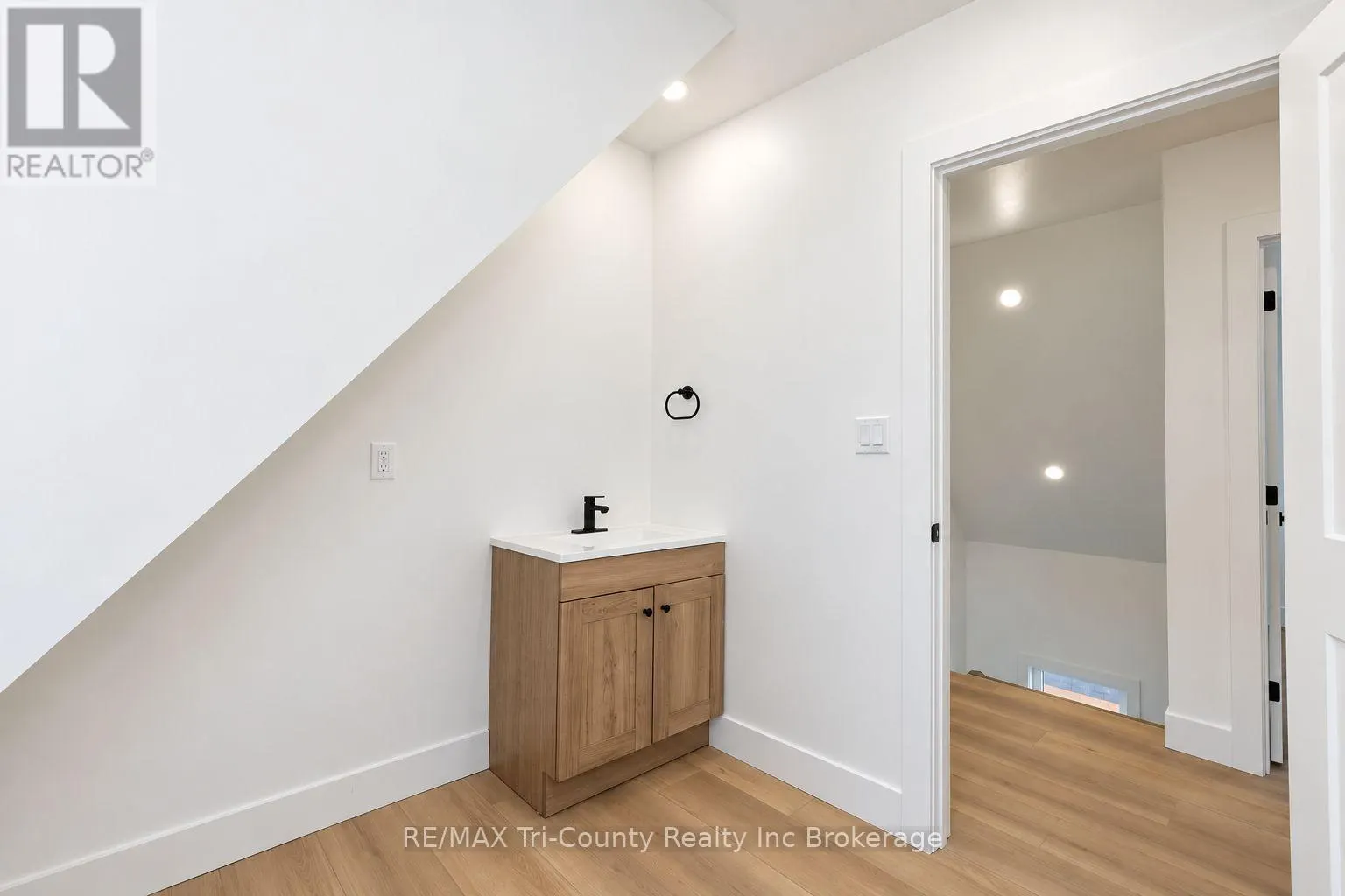 16 REDAN STREET