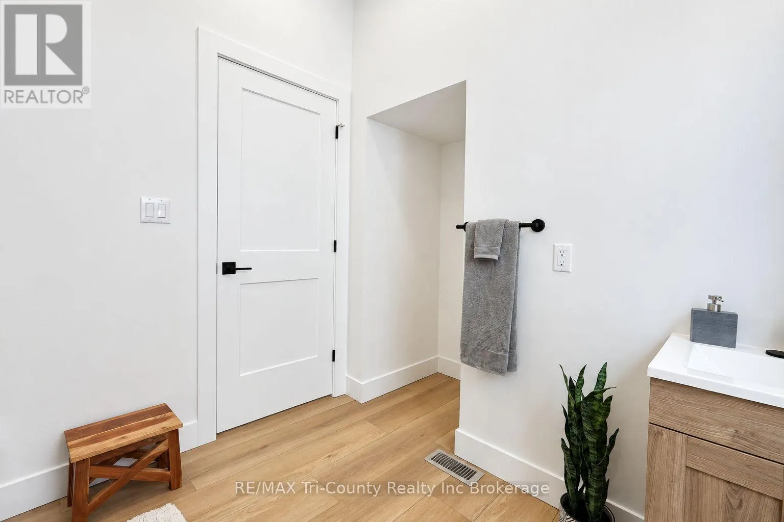 16 REDAN STREET