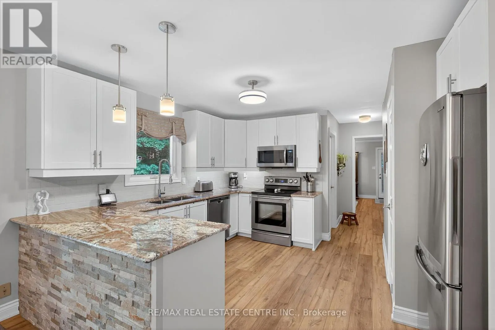 16 CEDAR LANE