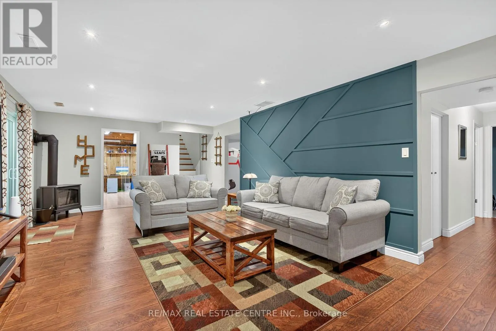 16 CEDAR LANE