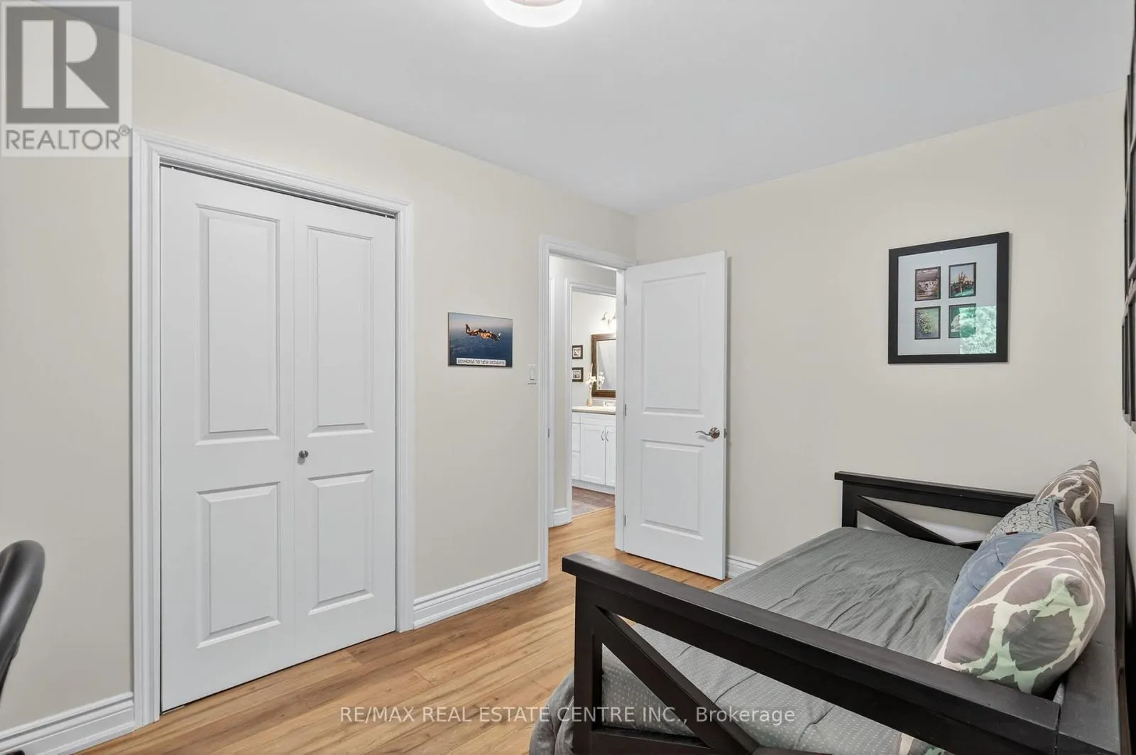 16 CEDAR LANE