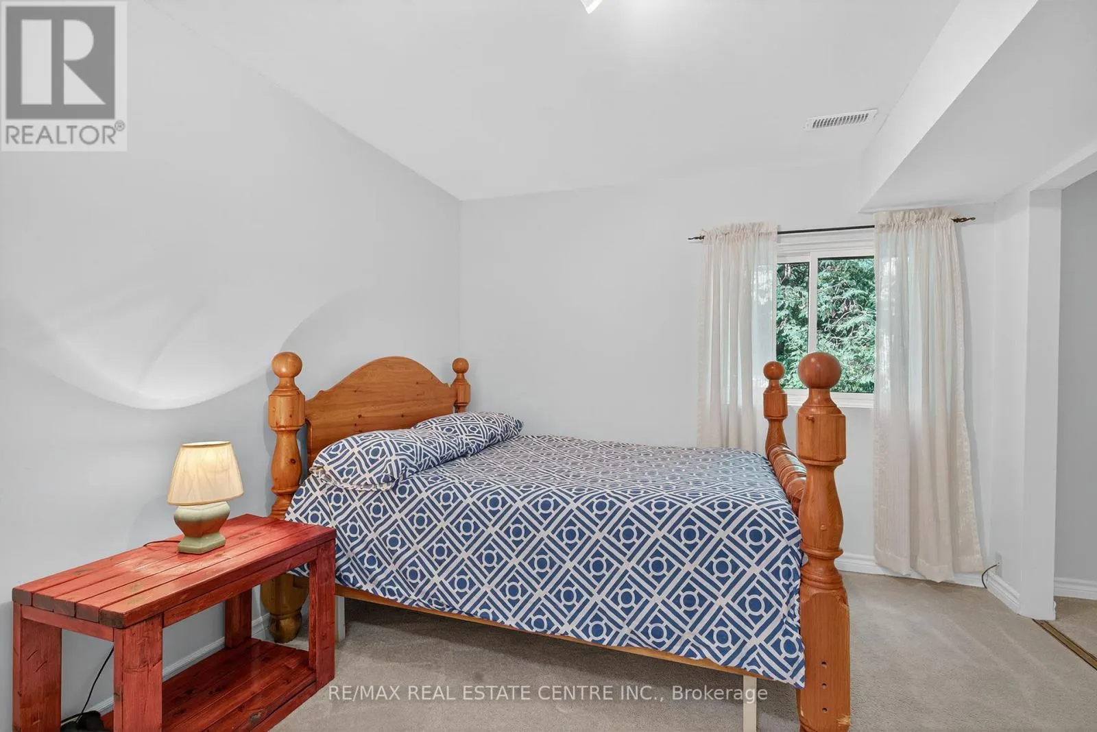 16 CEDAR LANE