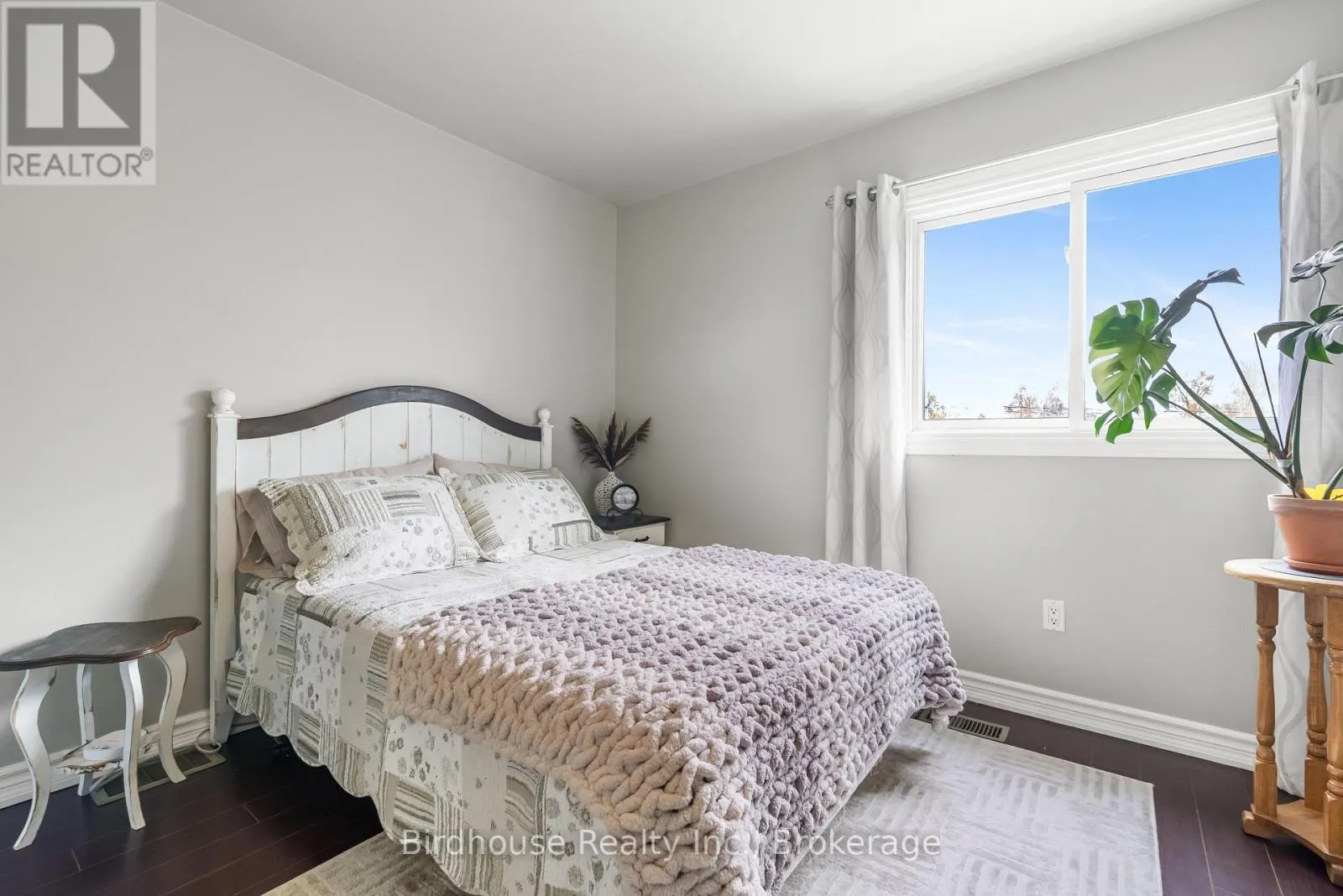 205 LAKESHORE DRIVE