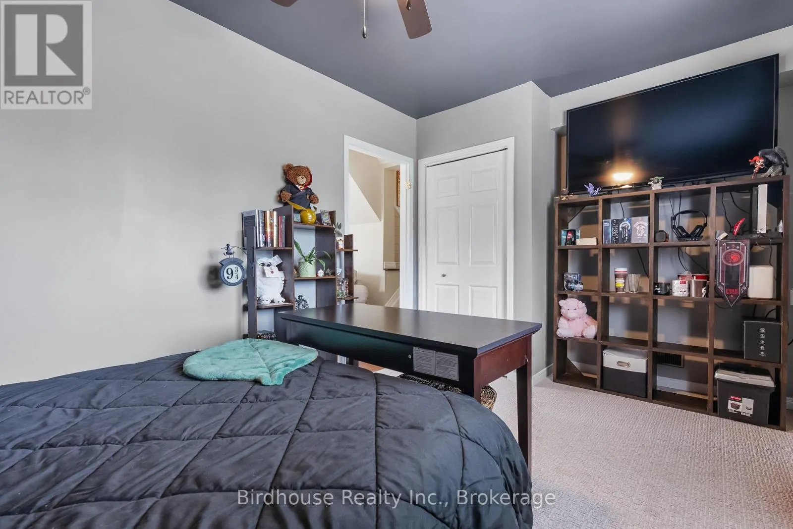 205 LAKESHORE DRIVE