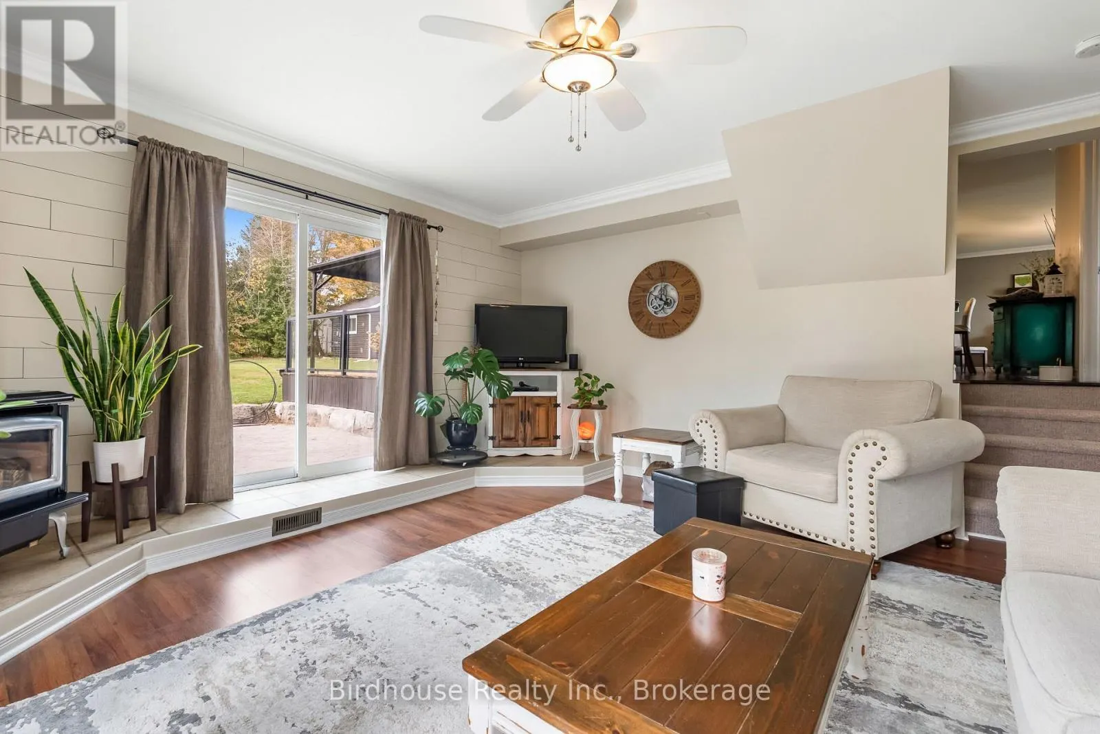 205 LAKESHORE DRIVE