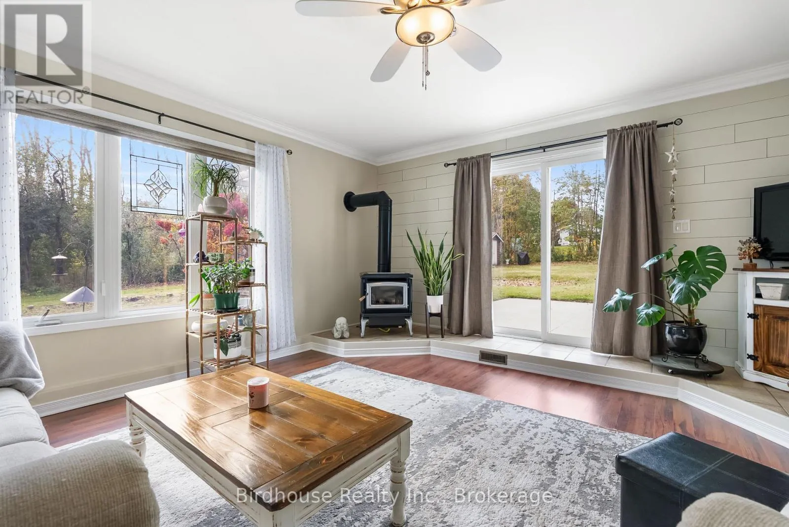 205 LAKESHORE DRIVE