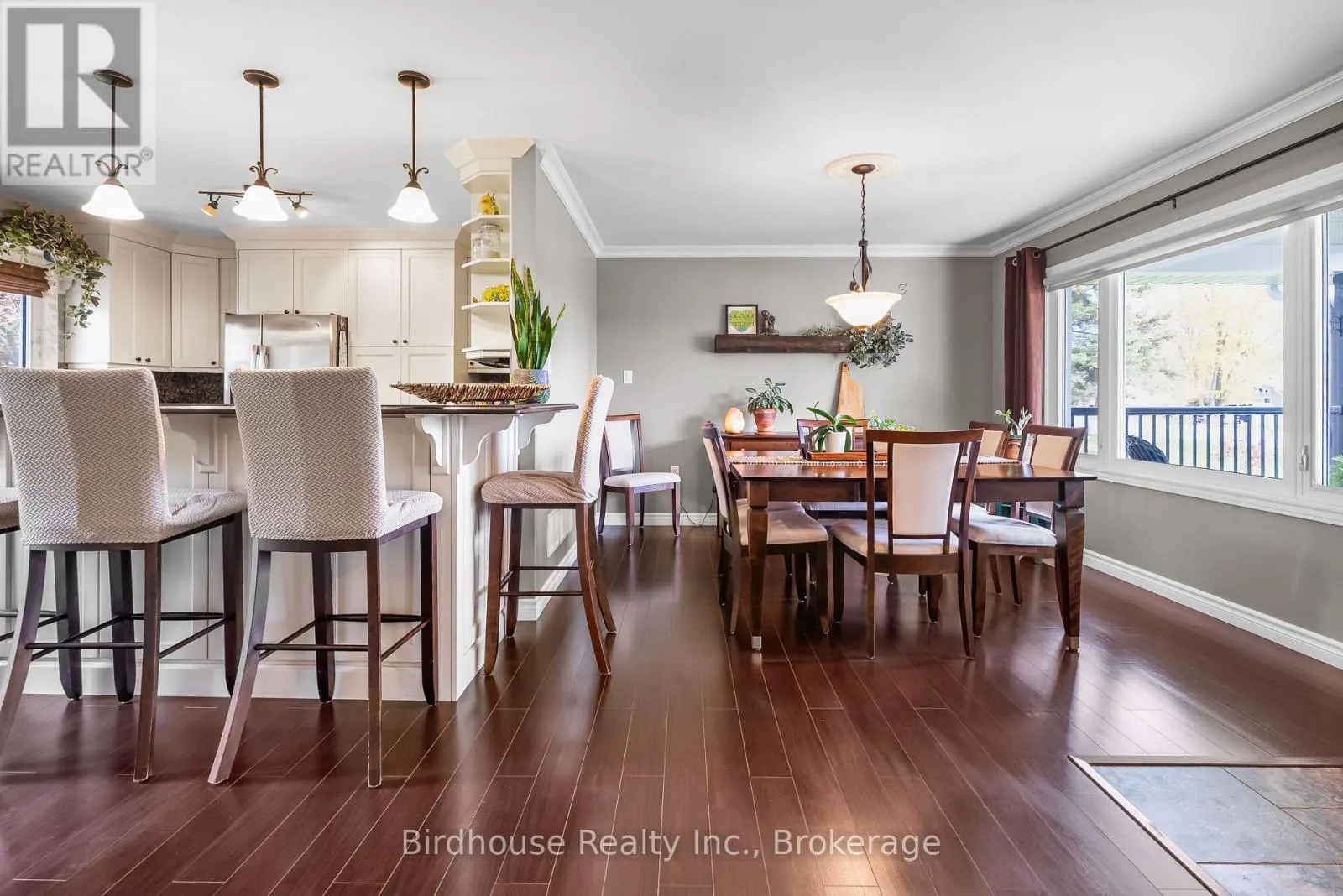 205 LAKESHORE DRIVE