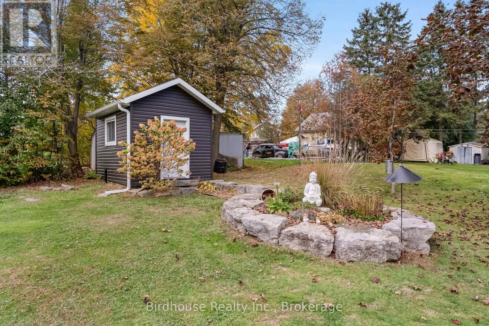 205 LAKESHORE DRIVE