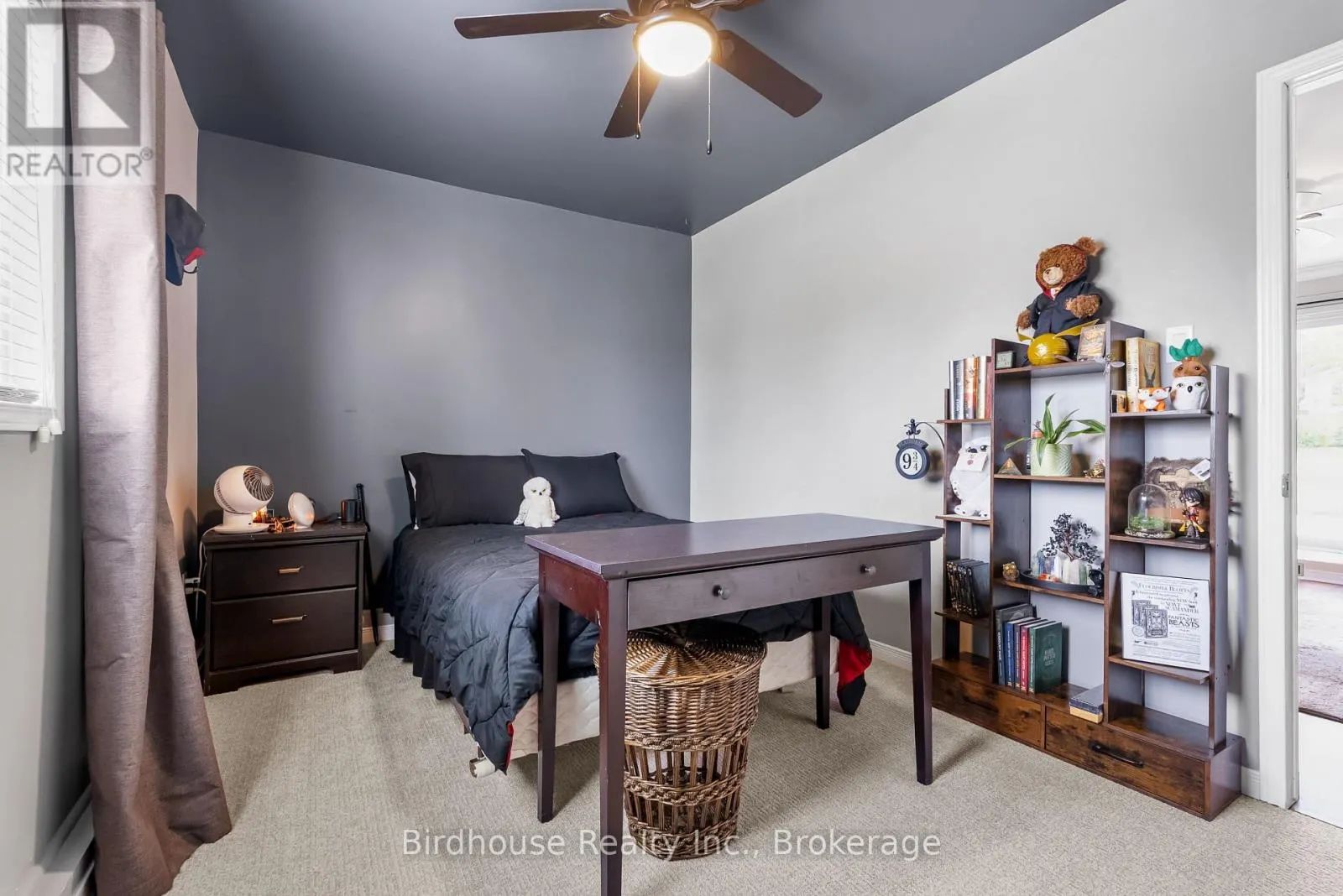 205 LAKESHORE DRIVE
