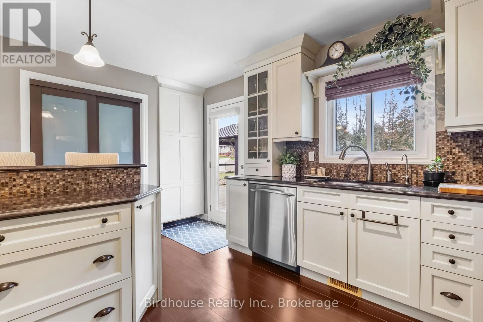 205 LAKESHORE DRIVE