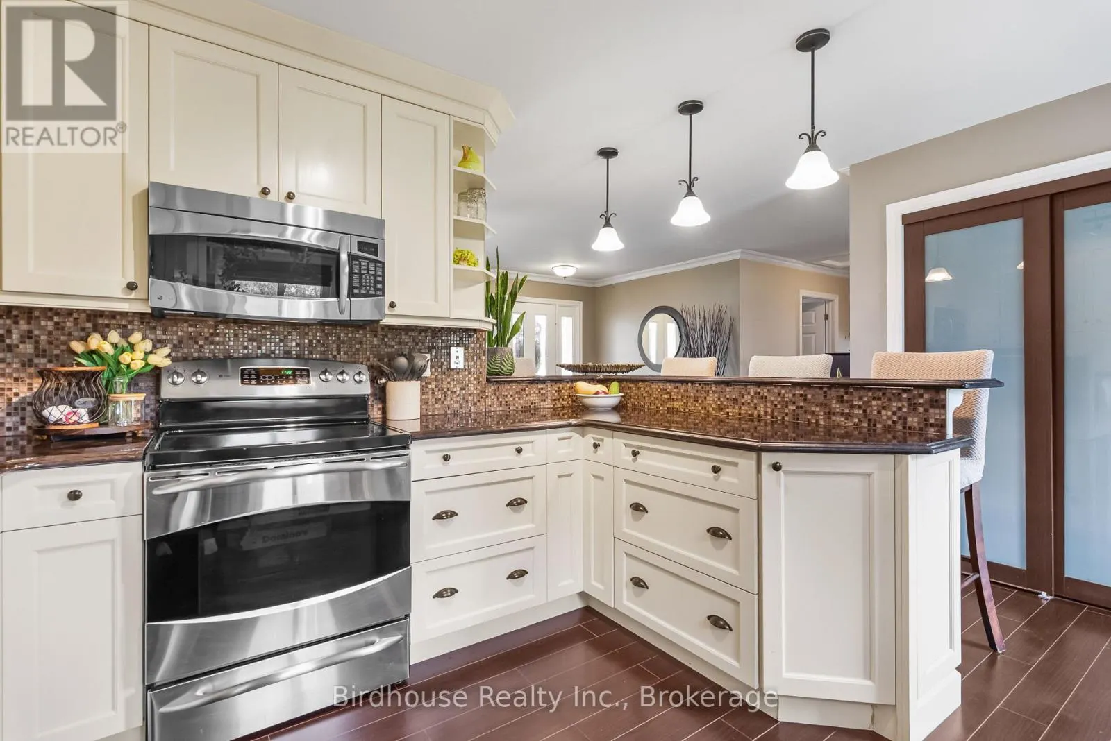 205 LAKESHORE DRIVE