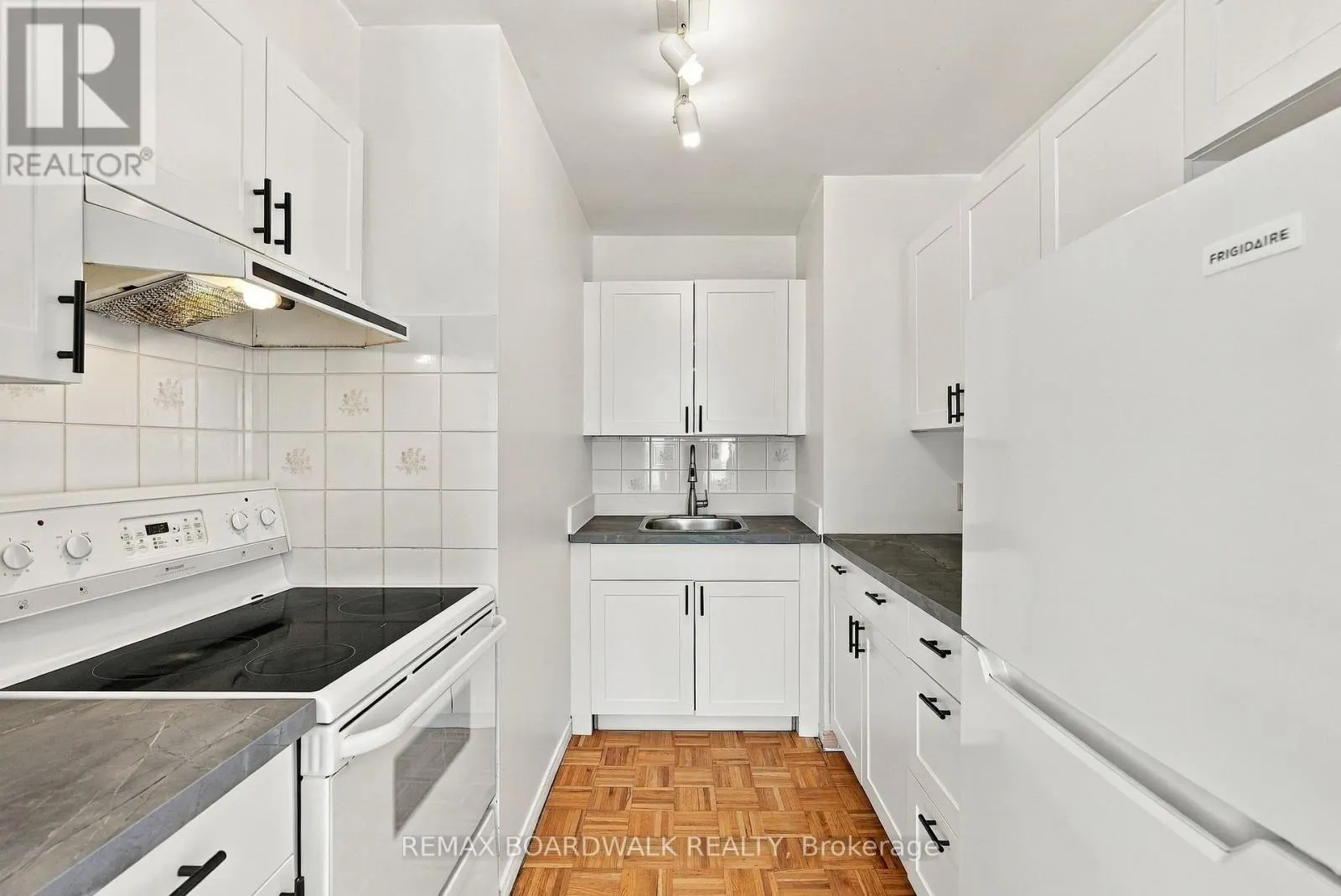 204 - 1490 HERON ROAD