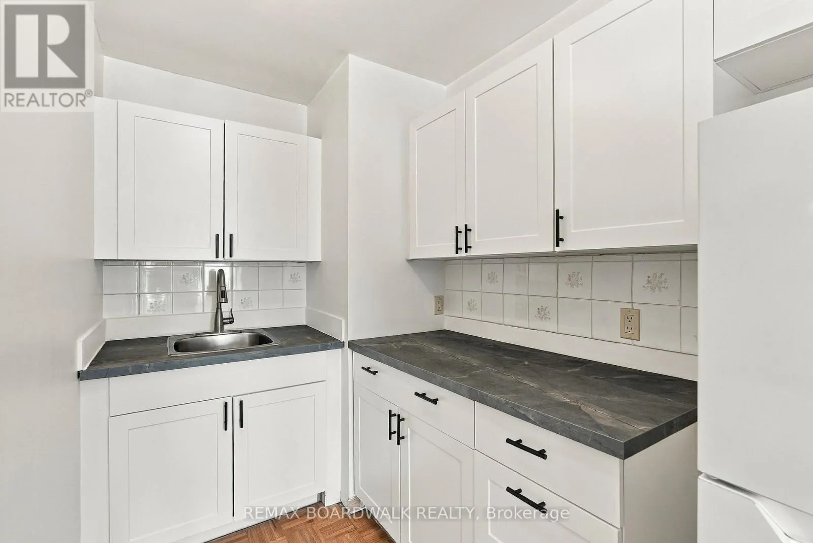 204 - 1490 HERON ROAD