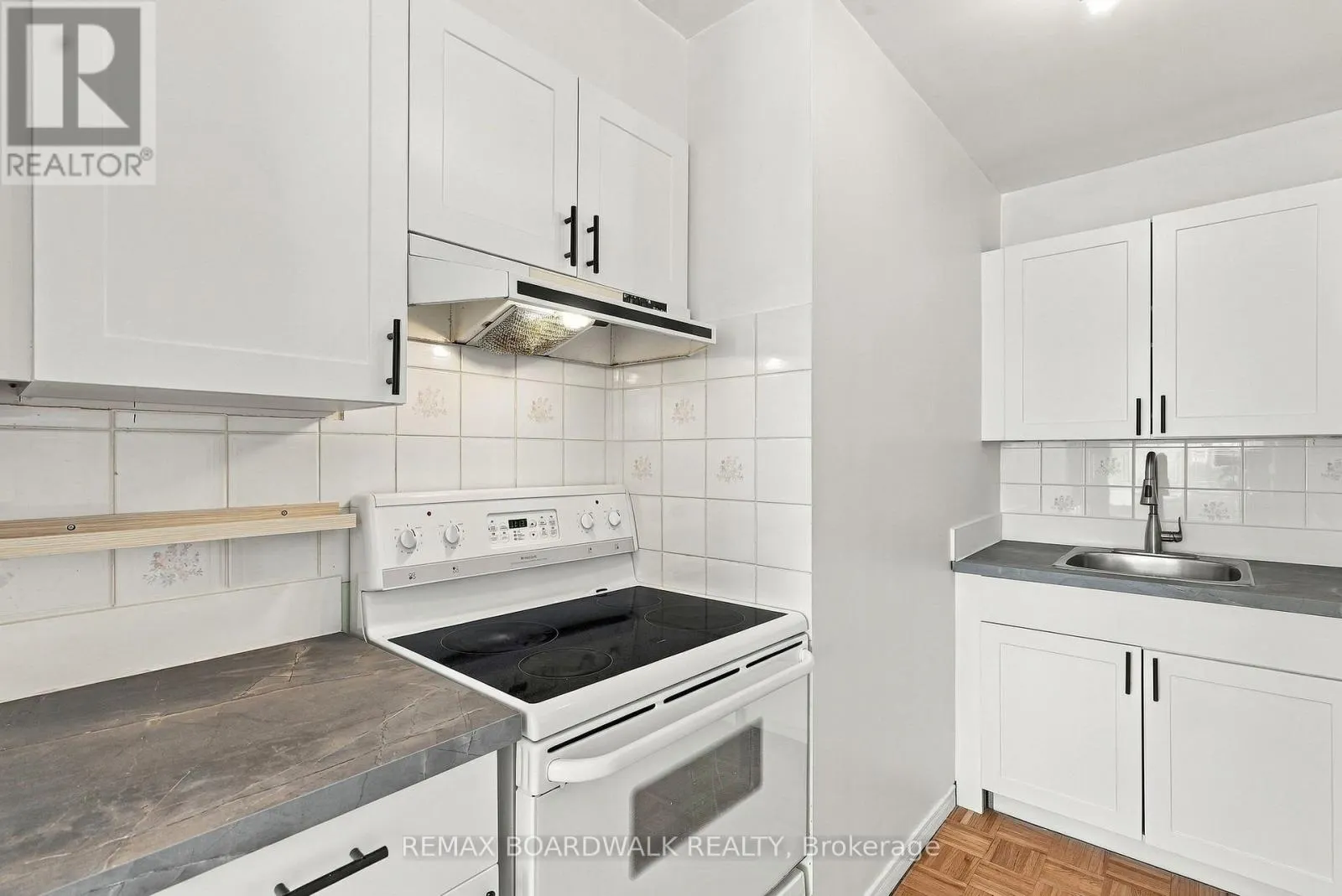 204 - 1490 HERON ROAD