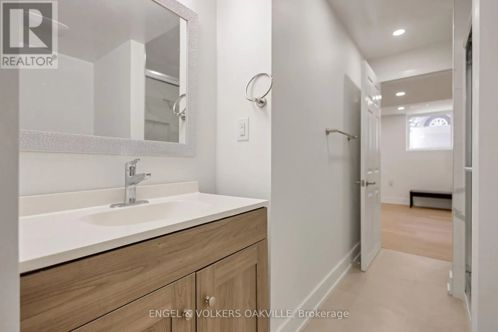 25 HINES CRESCENT