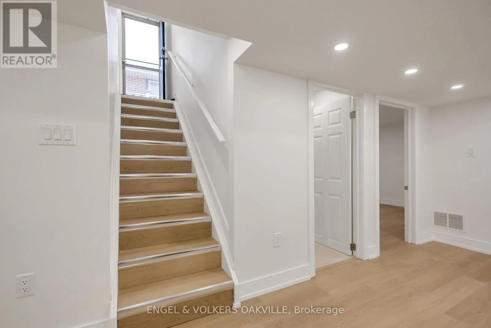 25 HINES CRESCENT