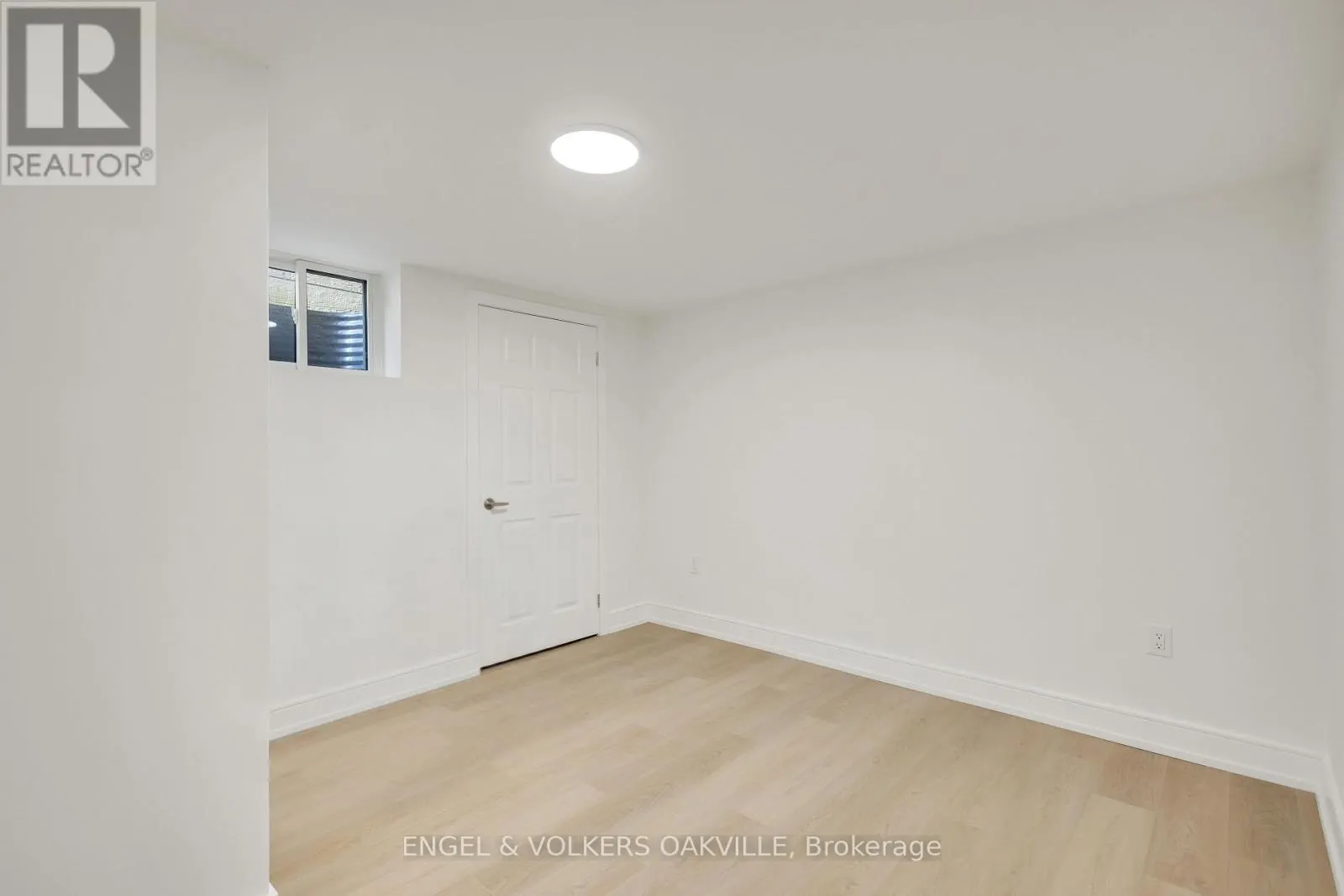 25 HINES CRESCENT