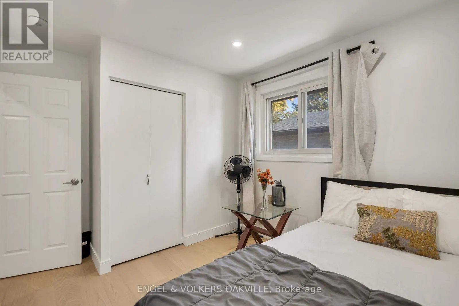 25 HINES CRESCENT