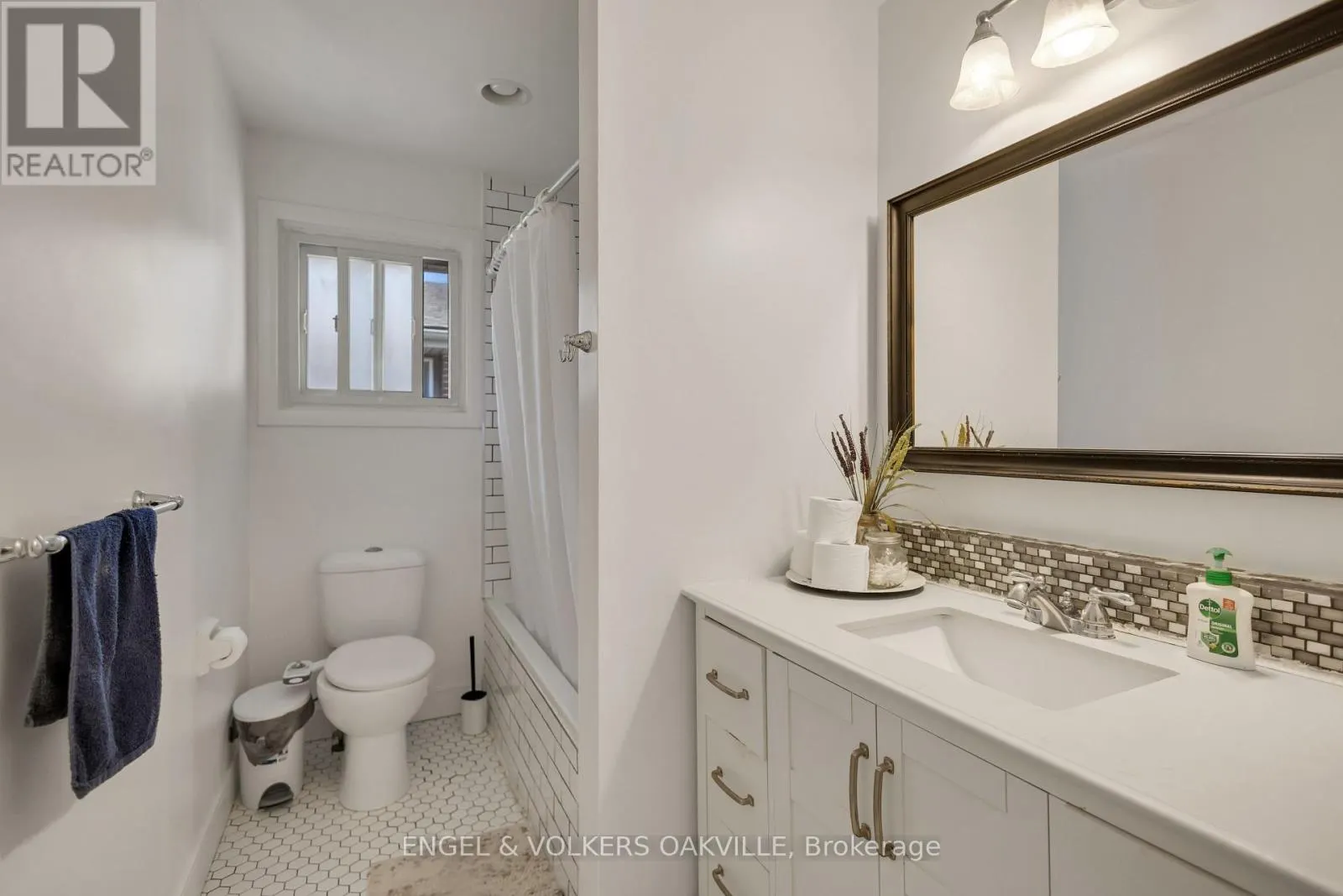 25 HINES CRESCENT