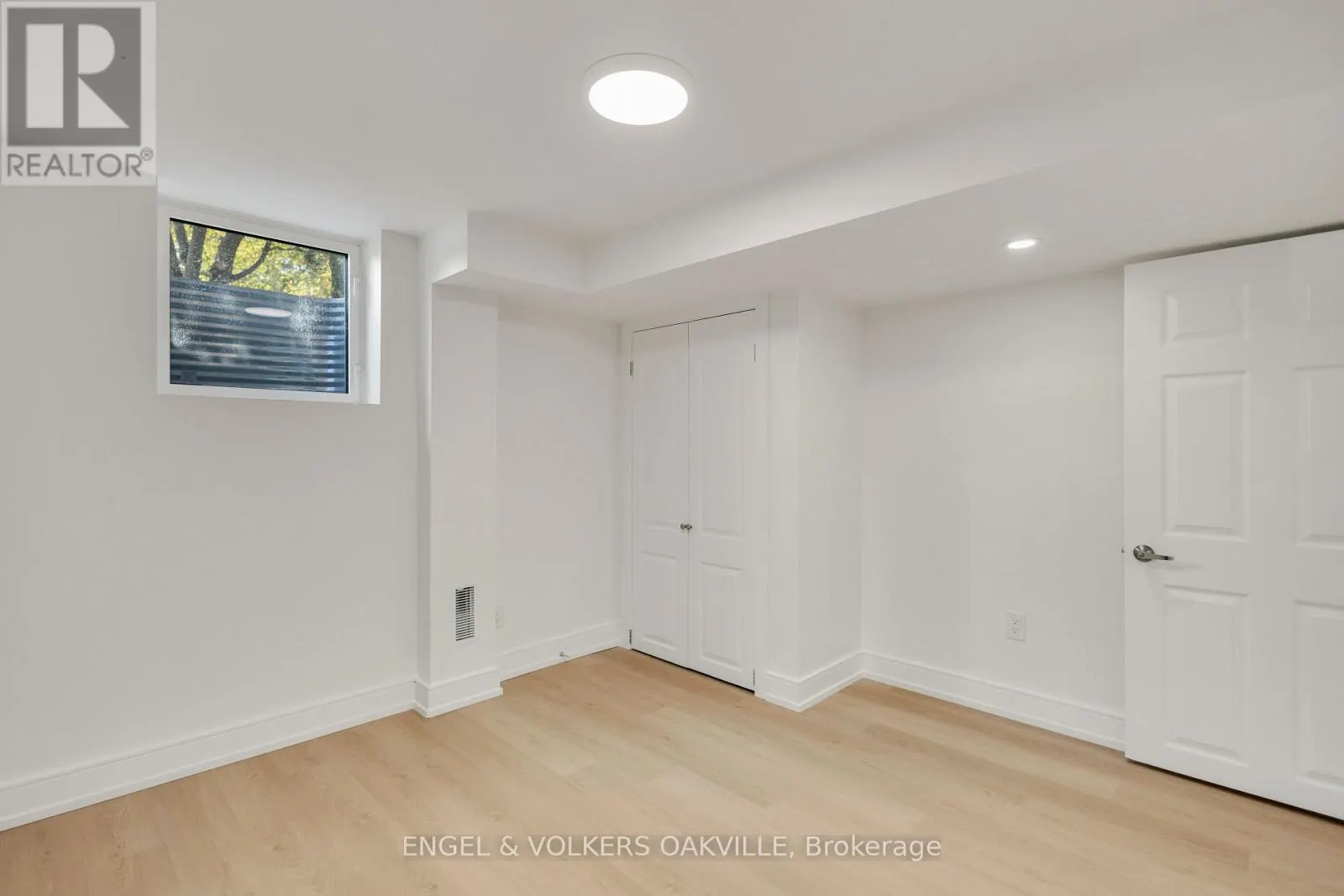 25 HINES CRESCENT