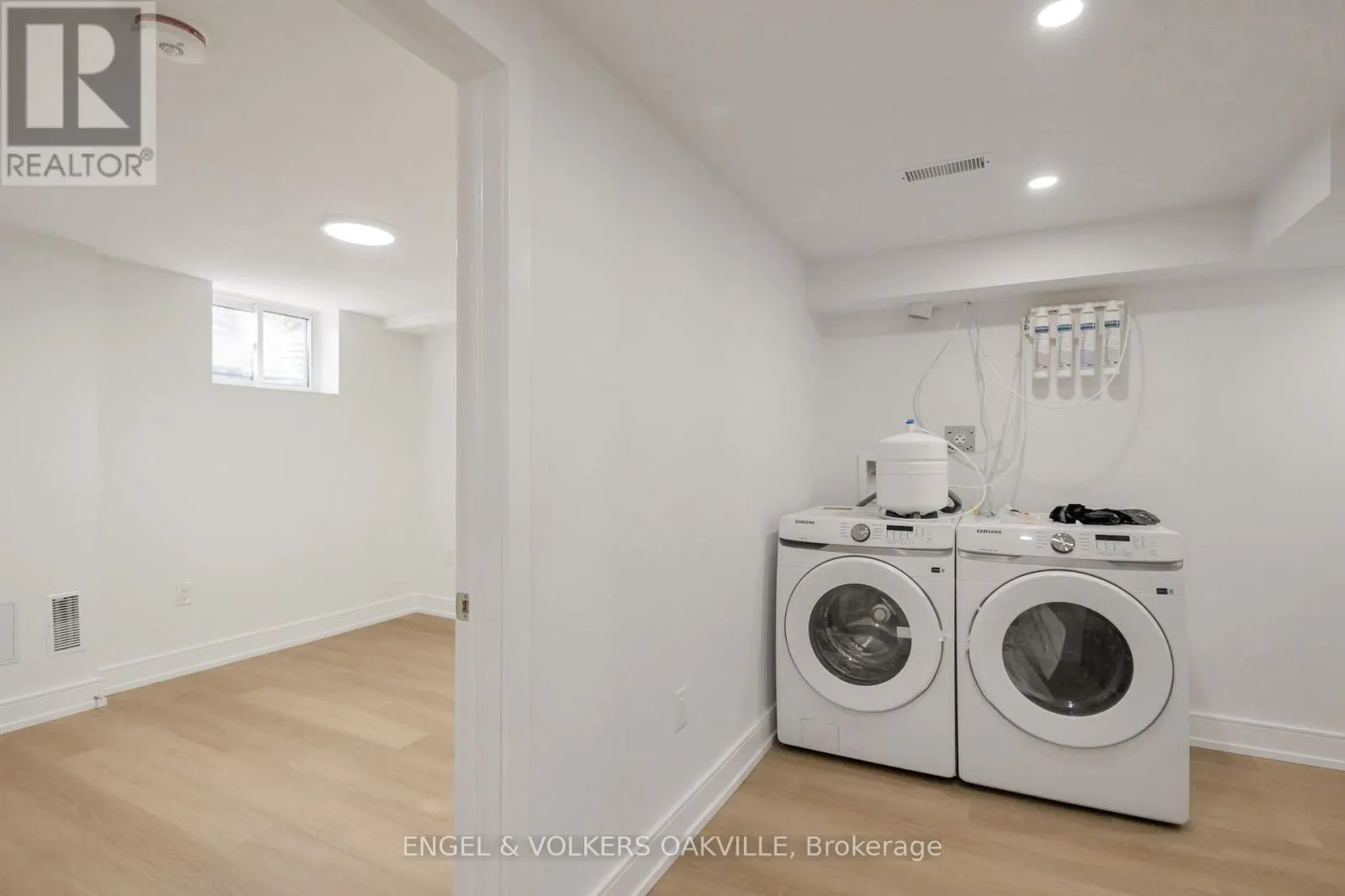 25 HINES CRESCENT