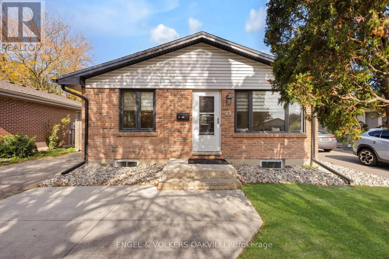 25 HINES CRESCENT