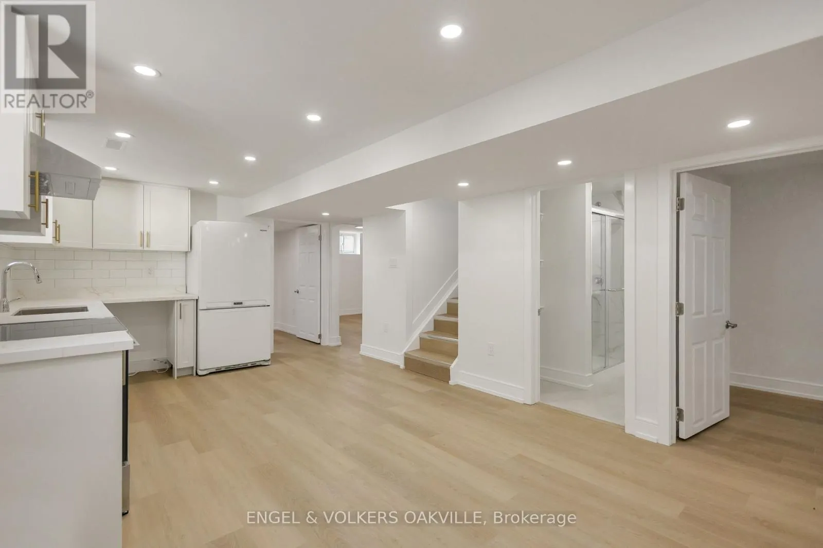 25 HINES CRESCENT