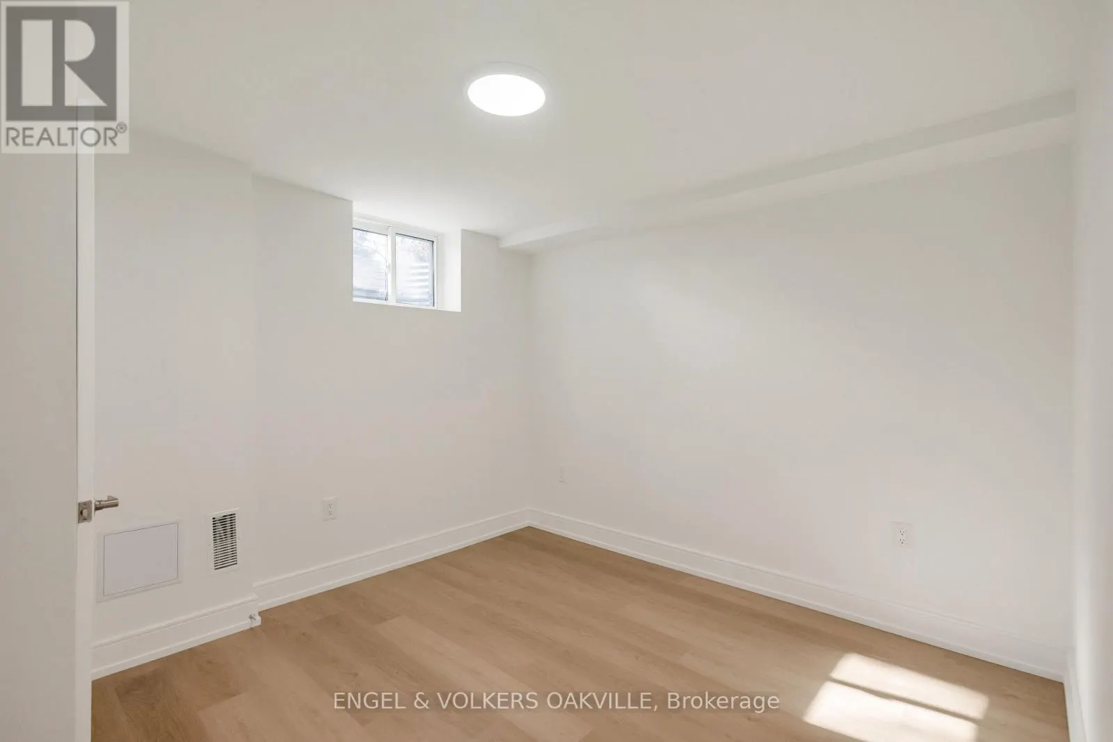 25 HINES CRESCENT