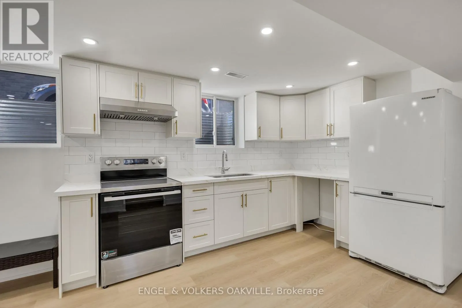 25 HINES CRESCENT