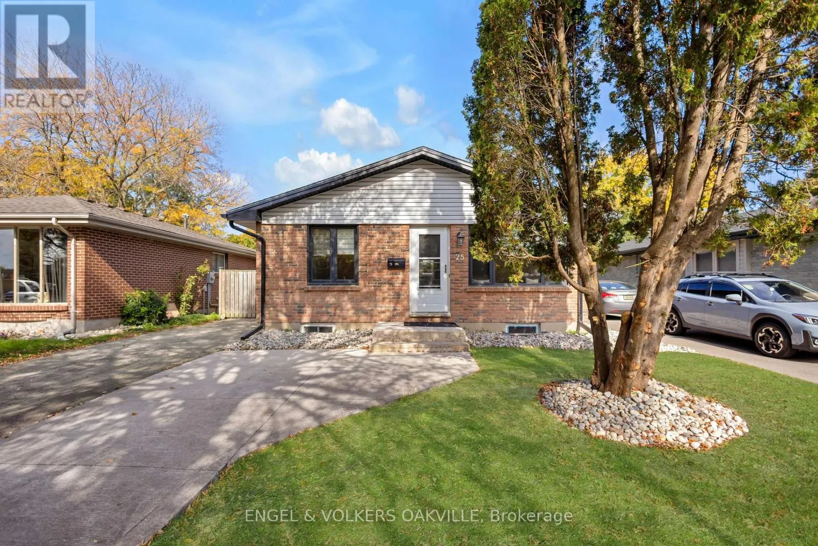 25 HINES CRESCENT
